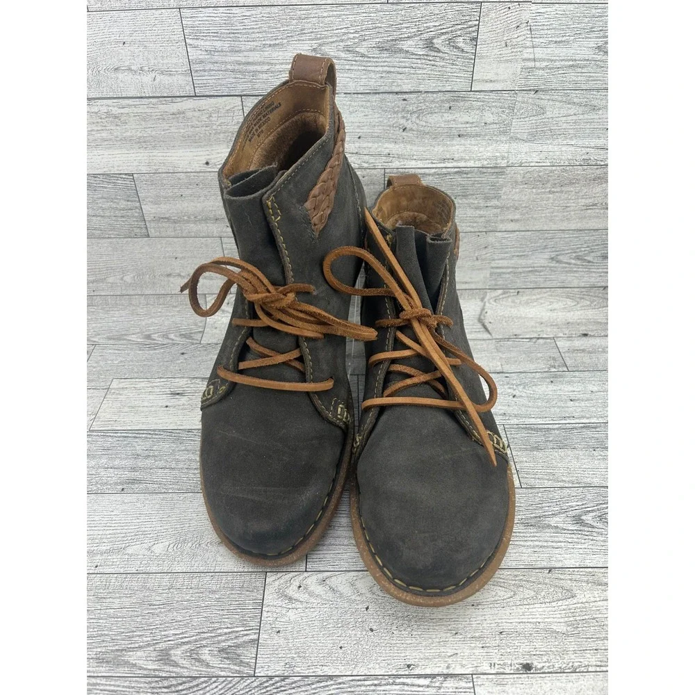 Born Handcrafted Grey Suede Leather Lace Up Chukka Ankle Boots Women Size 9.5‎
